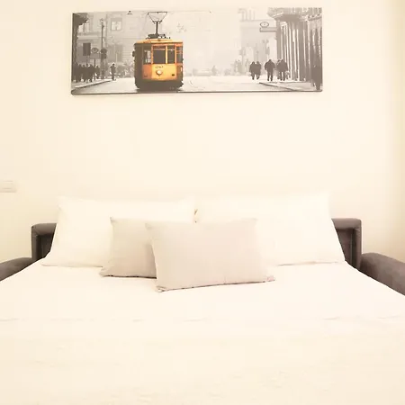 Navigli Tiny Bright House Apartment *